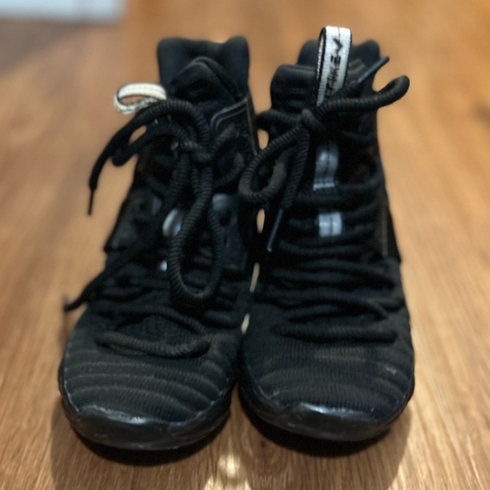 Like New Kids High Top Vitike JMfCHI🏀⛹️ Shoes Worn 2x inside only